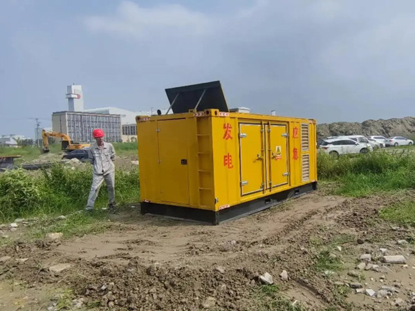 策勒200KW柴油发电机机组每小时的油耗量受哪些因素影响？